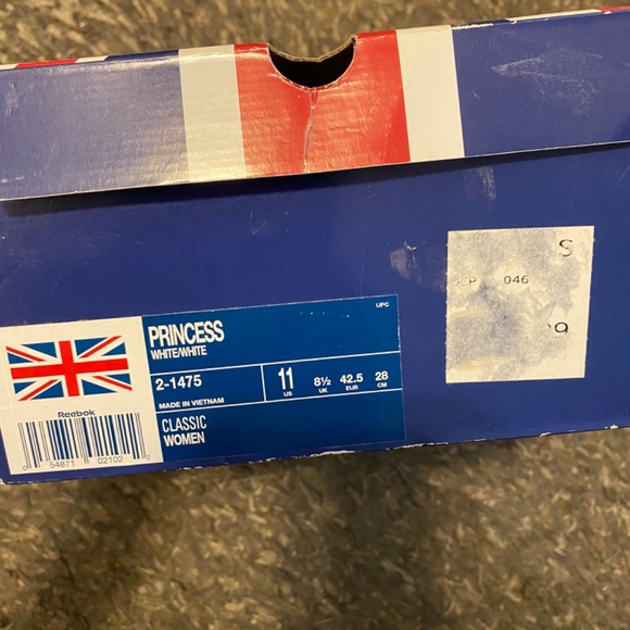 REEBOX SIZE 11 White sneakers - Picture 2 of 4